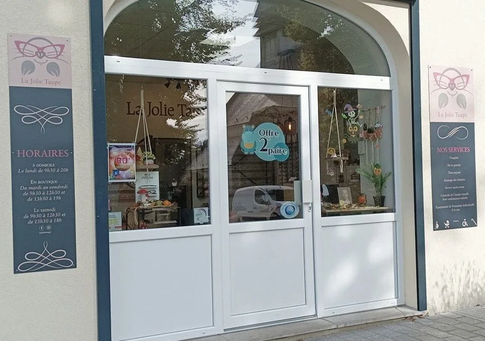 Création et installation de panneaux pour La Jolie Taupe, Opticiennes